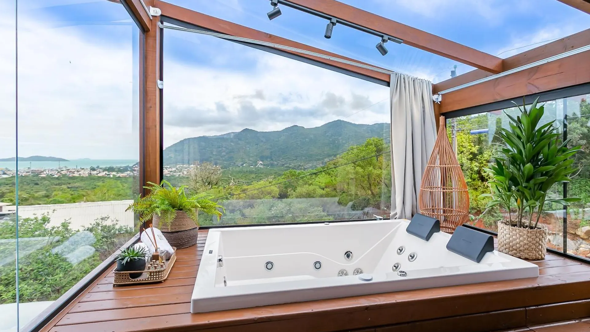 Praias, Piscina E Hidro Muito Conforto Com Vista Florianopolis